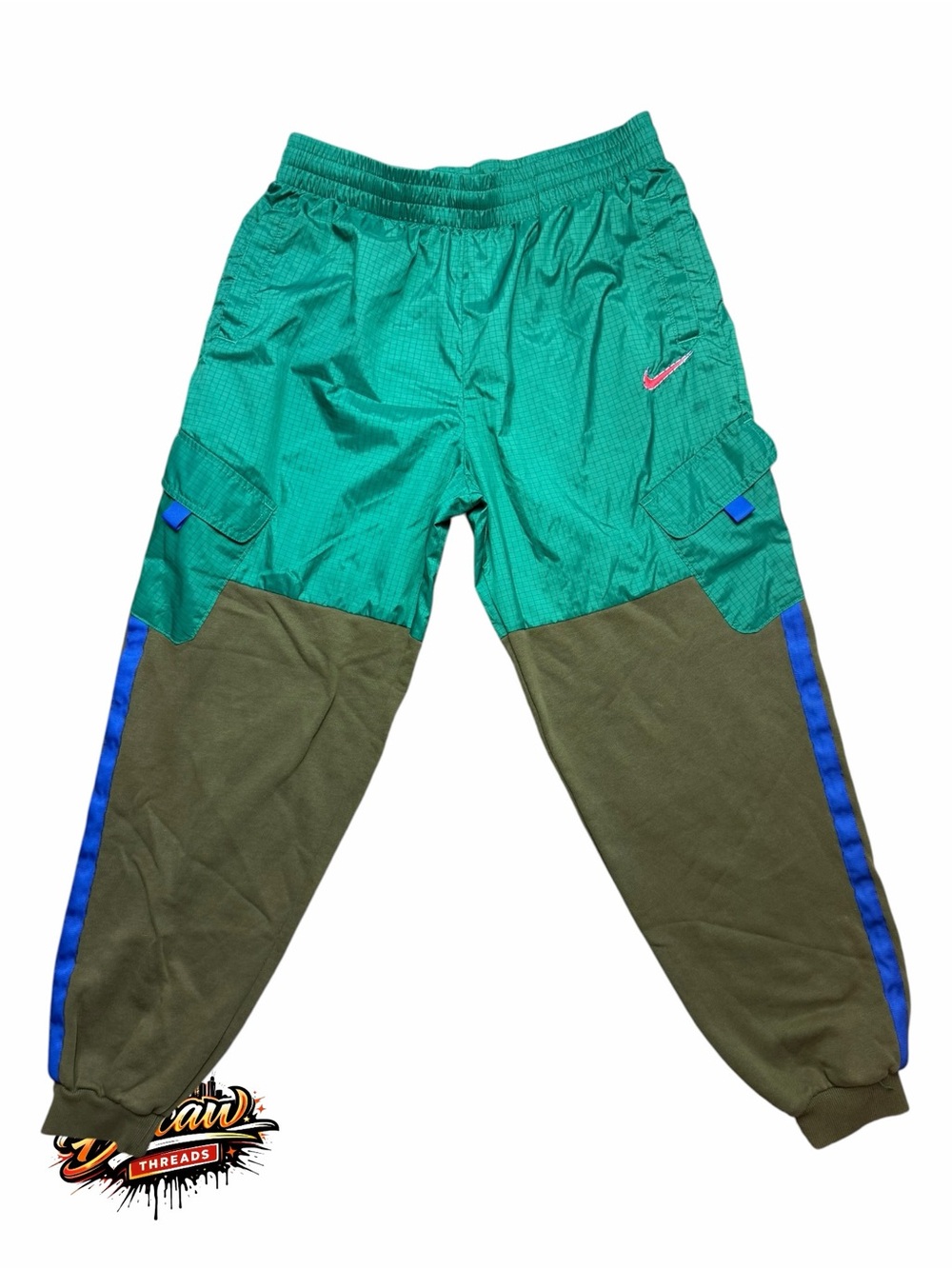 Nike Big Kids Outdoor Play Hybrid Cargo Jogger Sweatpants in Green and Olive